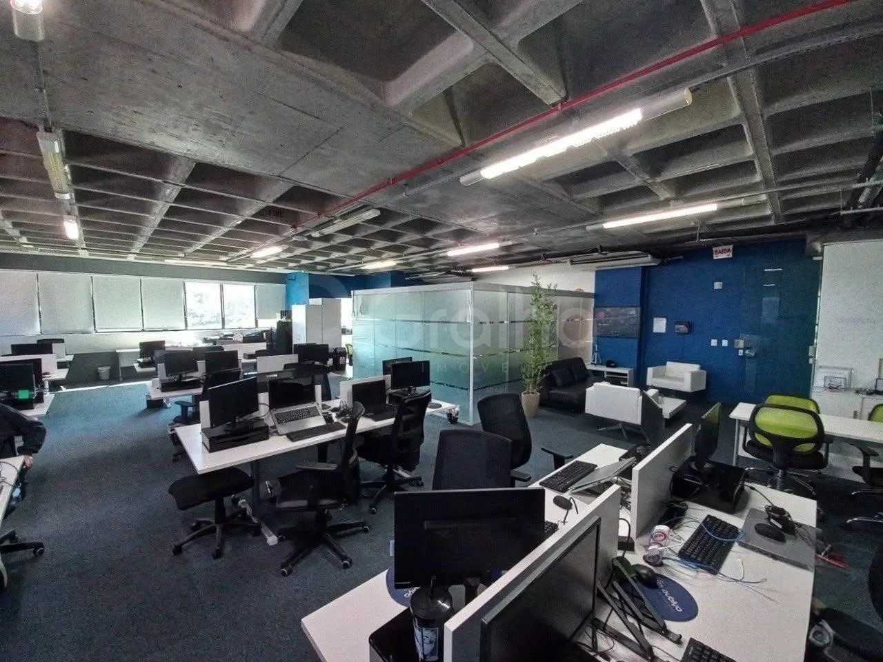 Sala comercial de 167m² no João Paulo