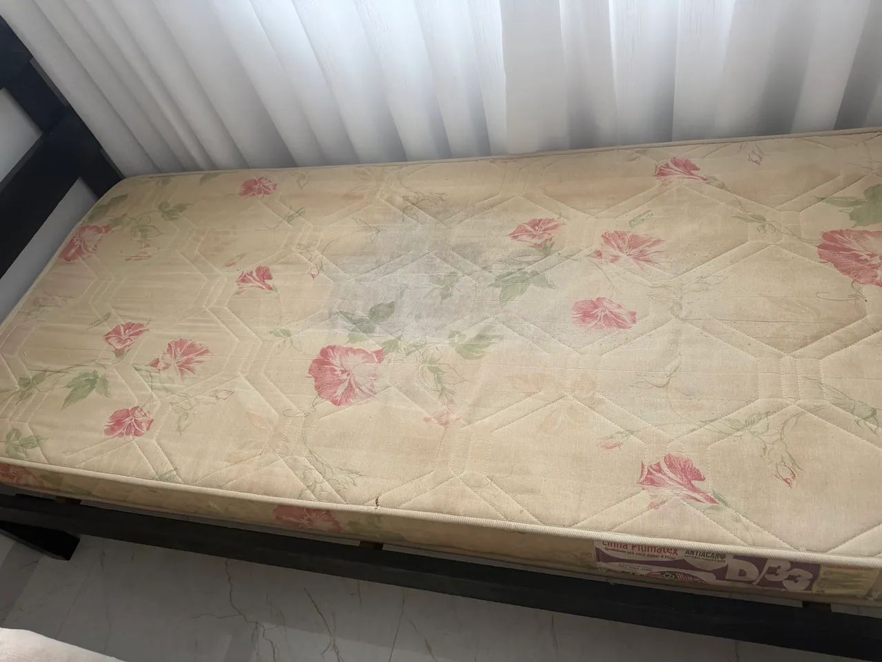 Cama de solteiro com colchão (usado)