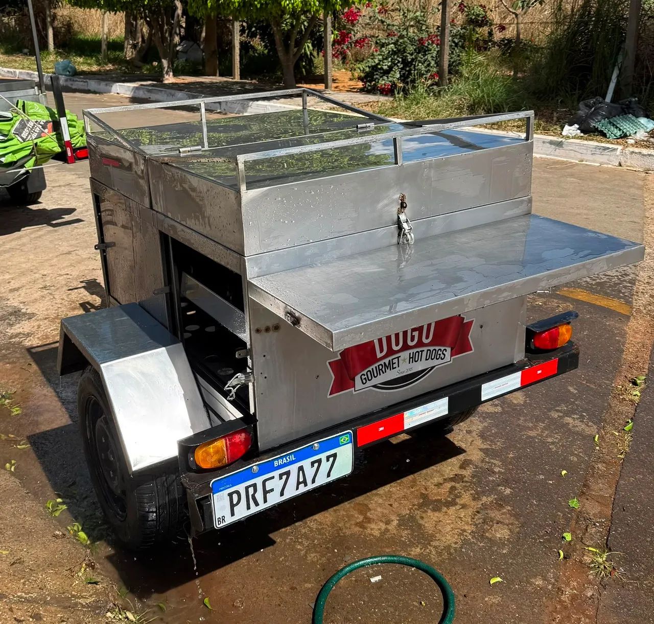 Carro de cachorro quente hot-dog 