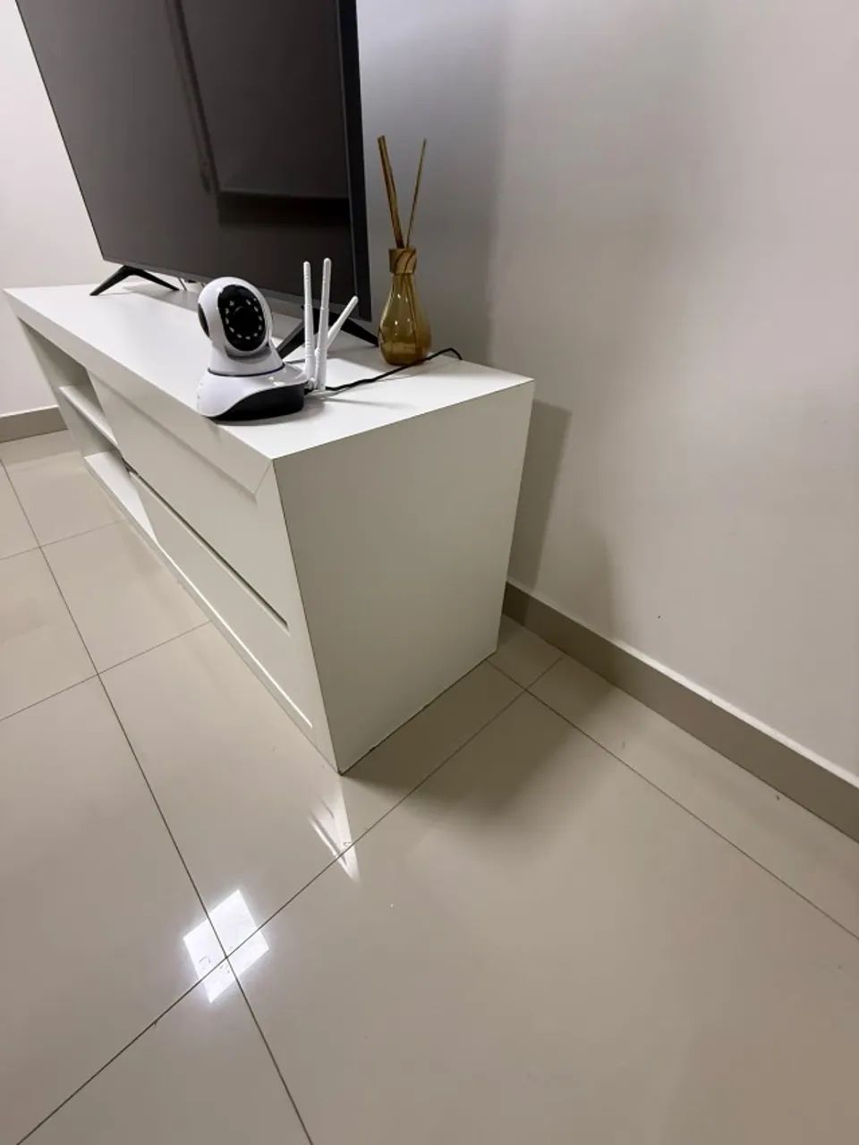 Hack Branco com 2 gavetas para Sala - Foto 4
