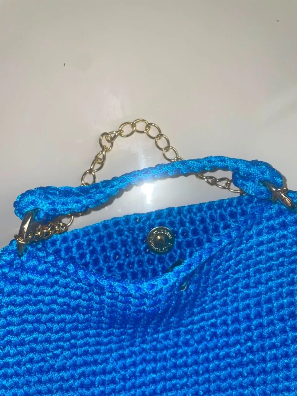 Bolsa de Crochê Sofisticada Azul Royal - Alça de Corrente Dourada e Crochê - Dupla Função - Foto 2