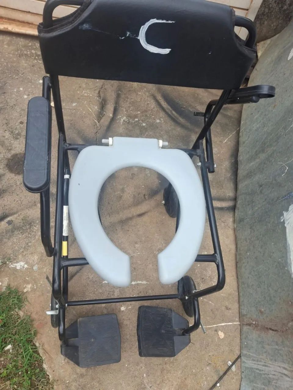 Otima cadeira Rodas BANHO com pedais sem defeito.  - Foto 2