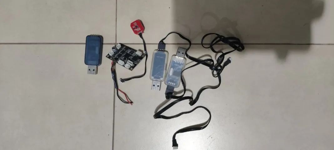 Kit Desapego: 2 Rádiostransmissores (Turnigy 9X + Futaba T6EXP + controlodares de gimbal + - Foto 5