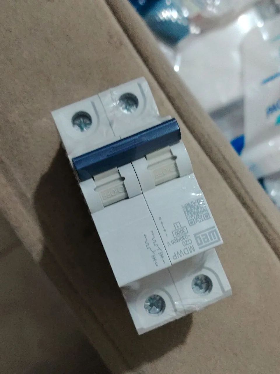 5 Plafons, tomadas de 20 e 10 amperes, 1 disjuntor de 20 Amperes. - Foto 3