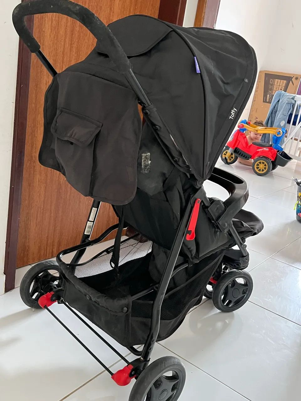 Carrinho de bebê Cosco Kids, Toffy preto - Foto 2