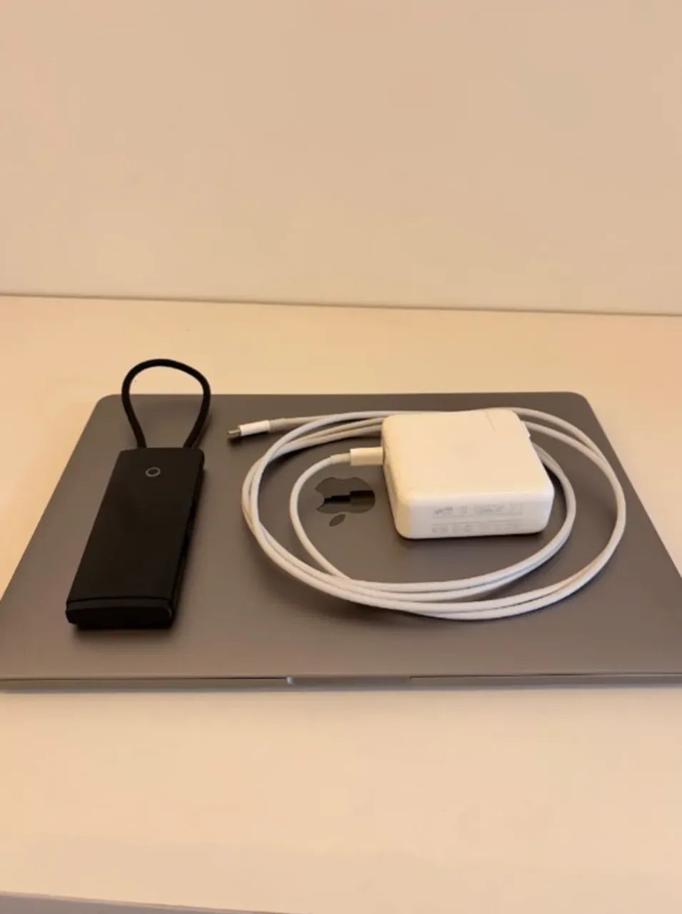 MacBook Pro 13" - M2 + Adaptador Baseus 6 em 1 - Foto 2