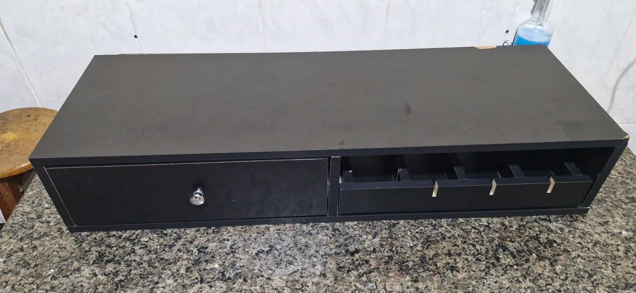 VENDE-SE DUAS BANCADAS DE BARBEARIA 