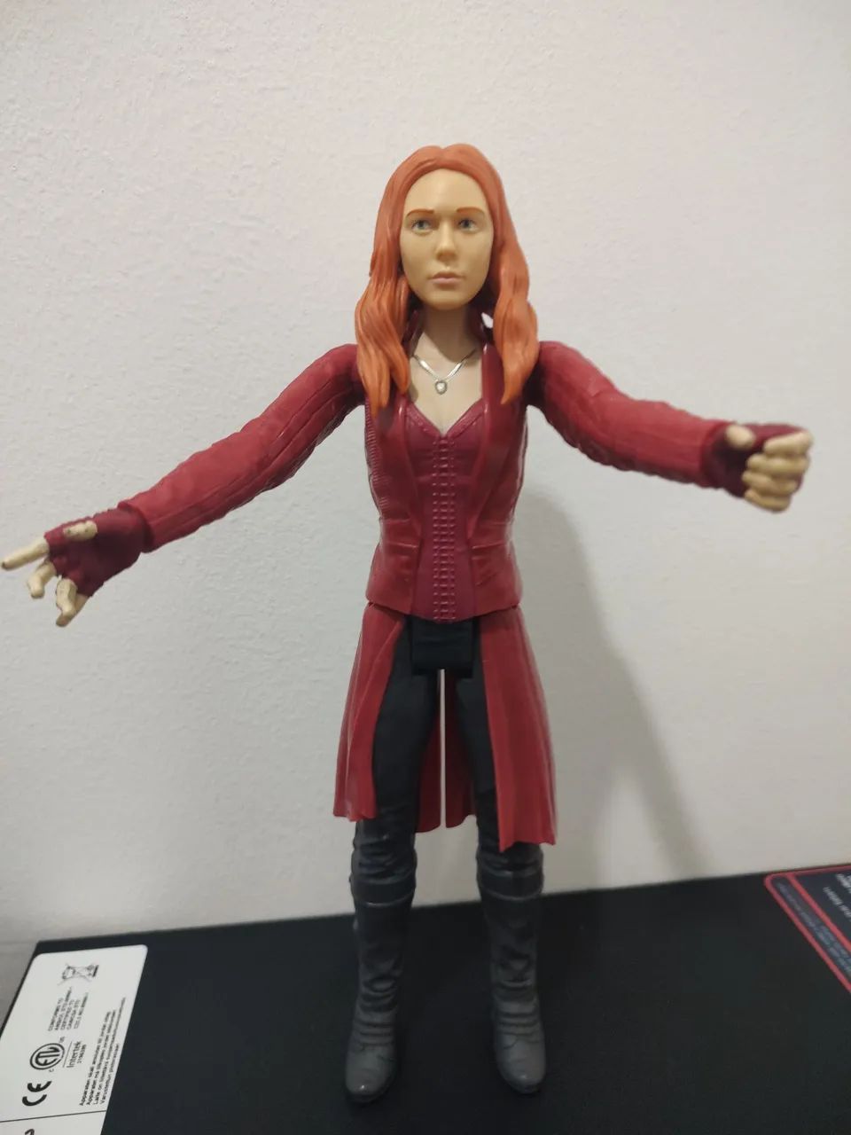 BONECO FEITICEIRA ESCARLATE 30 CM