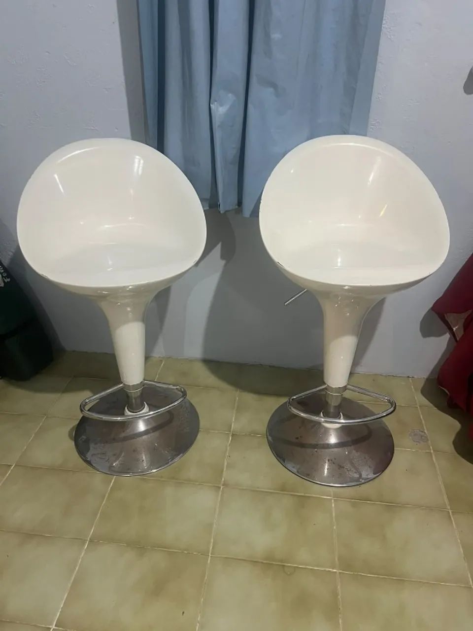 Banquetas Tulipa Brancas