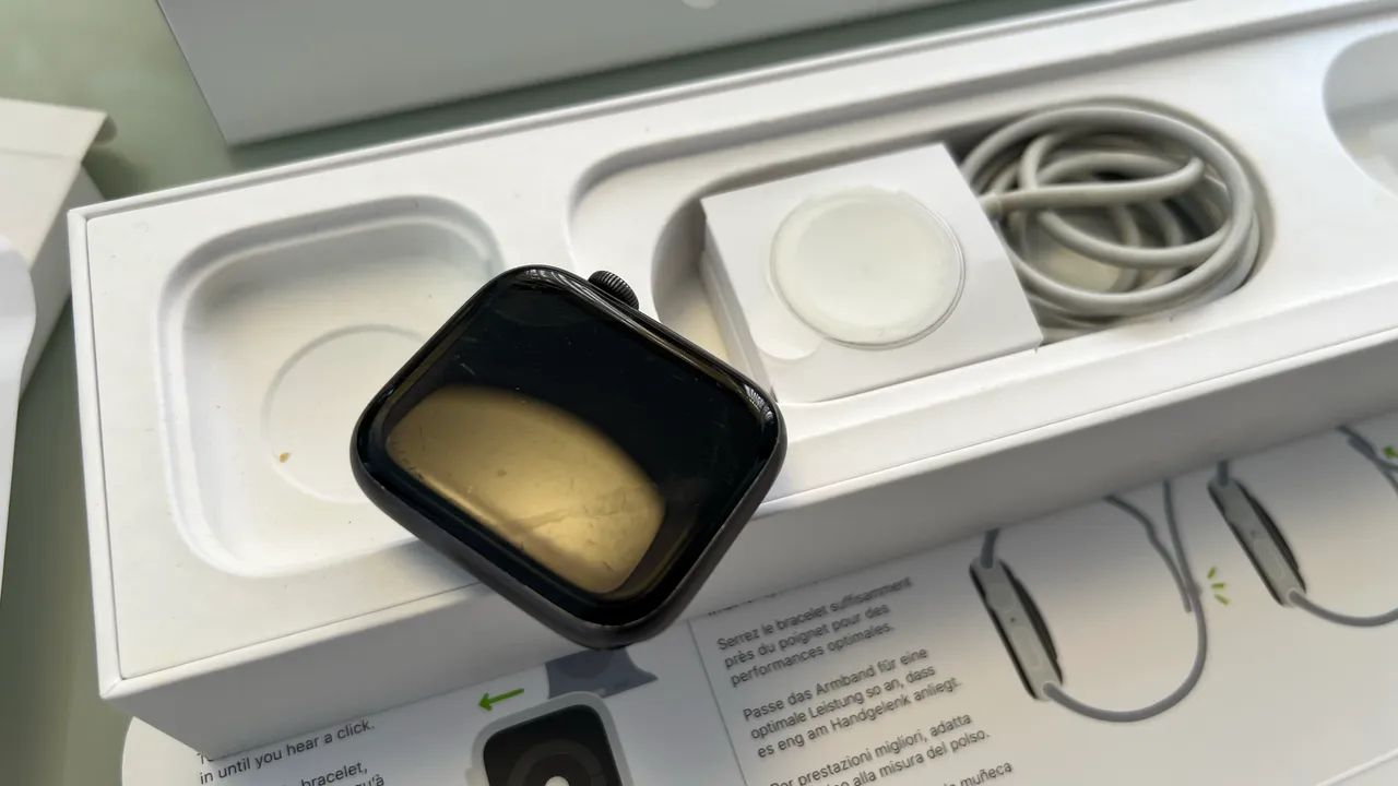Apple Watch 4 - 44 mm preto  - Foto 4