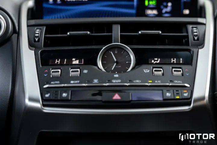 Lexus NX-300 H Luxury 2.5 16V Aut., foto 13 de 20