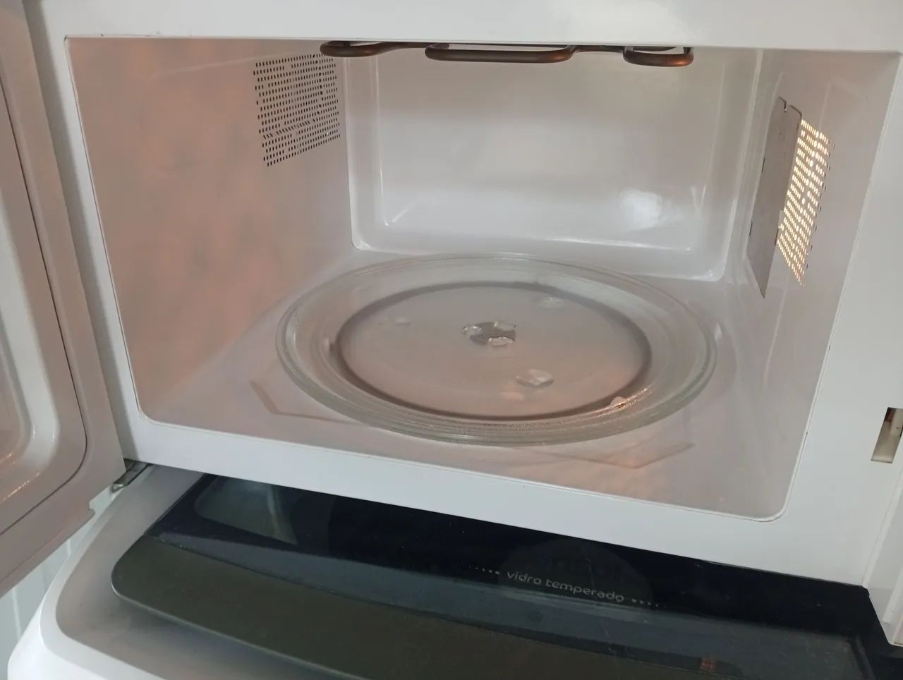 Microondas Brastemp 30 litros com dourador funcionando perfeitamente  - Foto 4