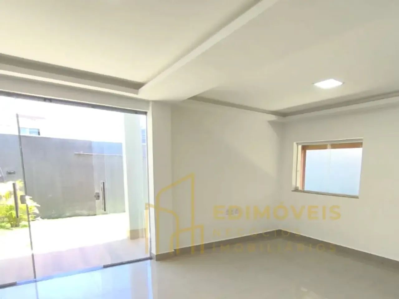 Não Perca! Linda Casa em São Francisco com 4 Quartos e Sala Iluminada - Foto 2