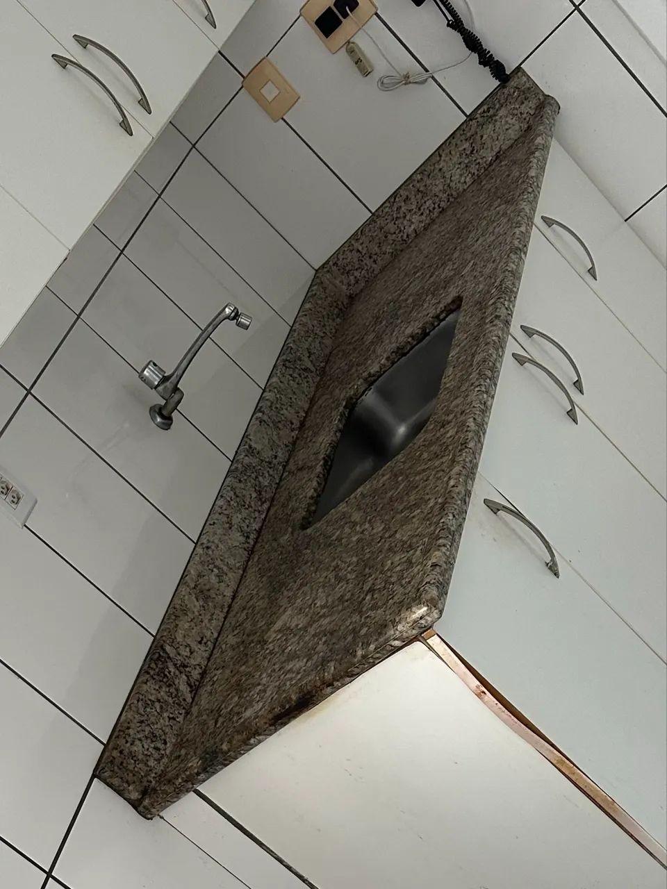 Balcão de granito com cuba - 1,80m x 62cm