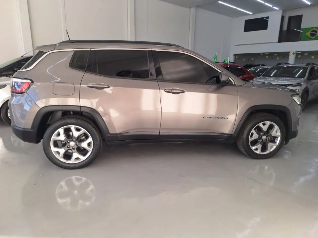 Jeep Compass COMPASS LONGITUDE 2.0 4x2 Flex 16V Aut. 2019