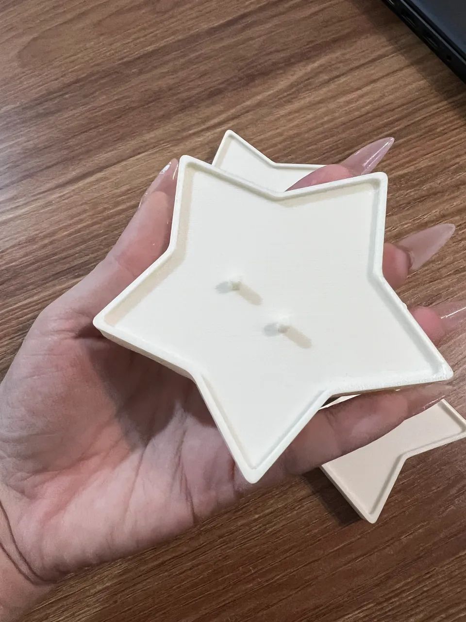 Kit 3 suportes boneca Bratz impressão 3D - Foto 3