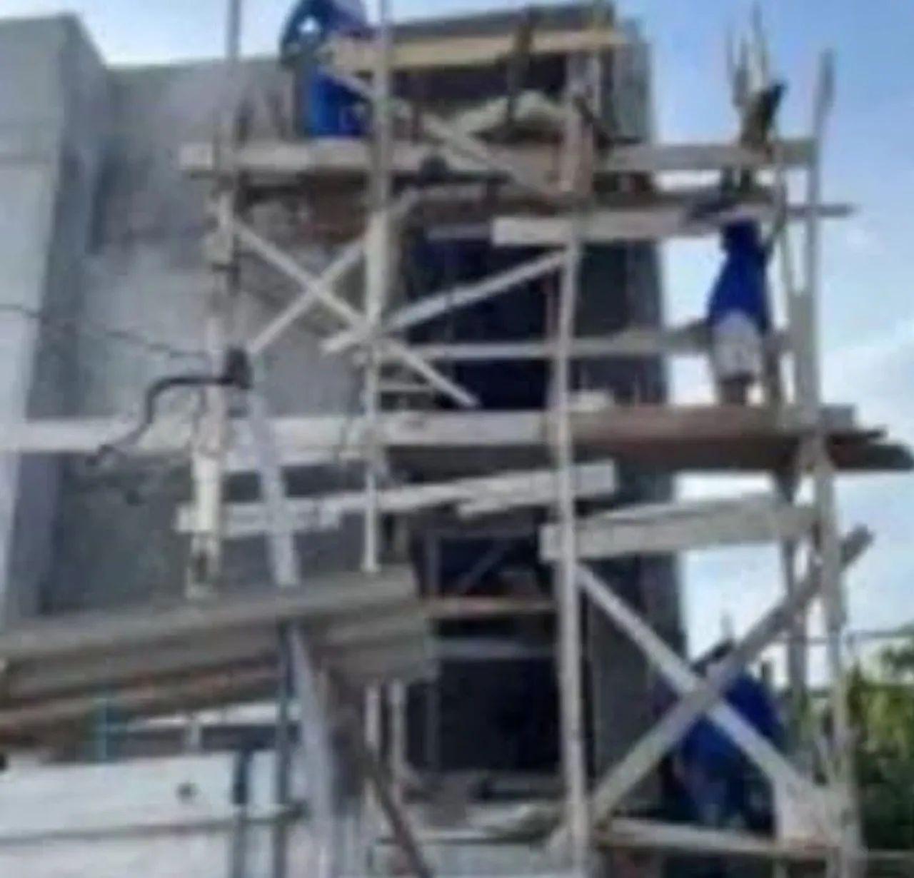 Pedreiro mestre de obra com equipe  - Foto 2