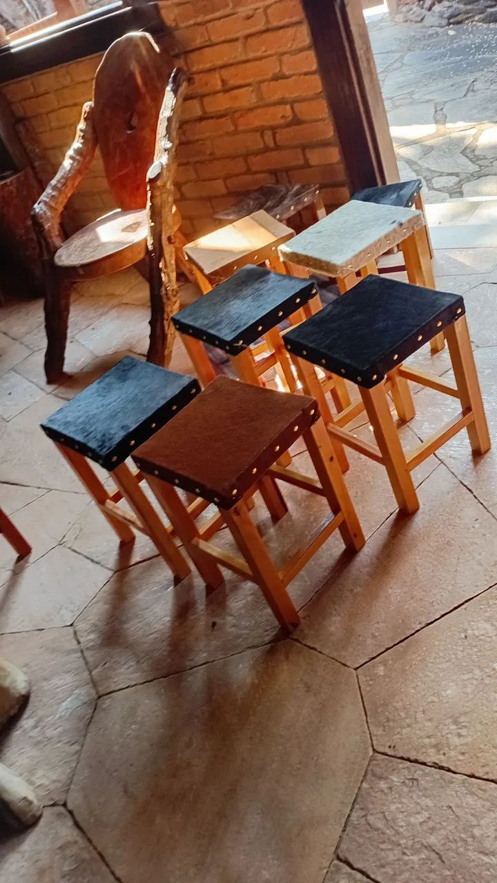 Tamborete de couro