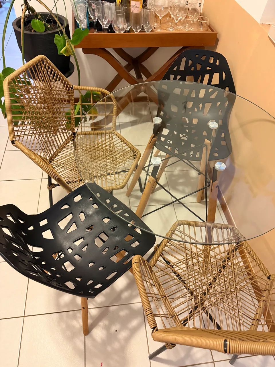 Mesa Eames Eiffel Redonda com Tampo de Vidro - Foto 3