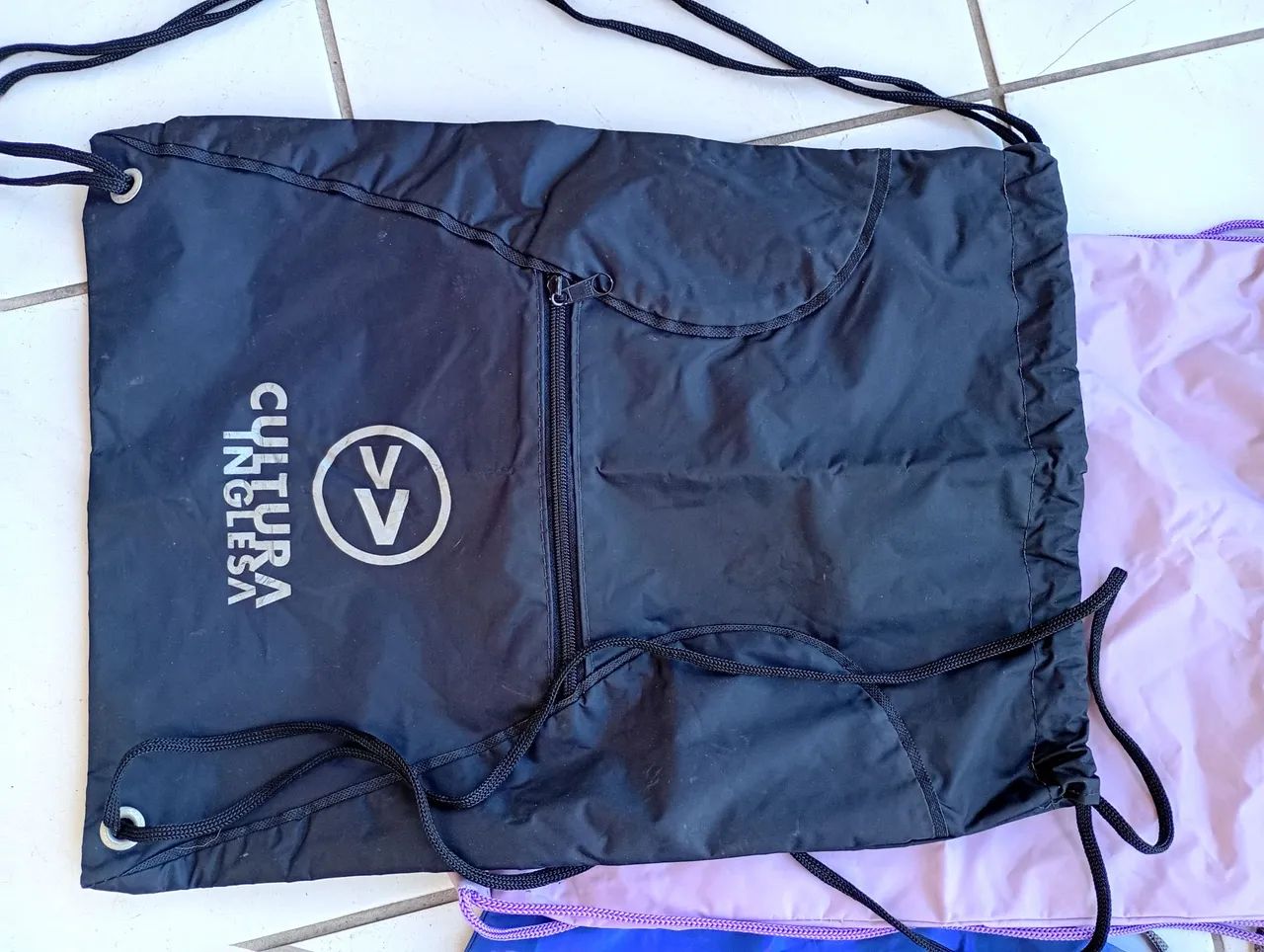 3 sacolas (mochilinhas) de curso de ingles - Foto 4