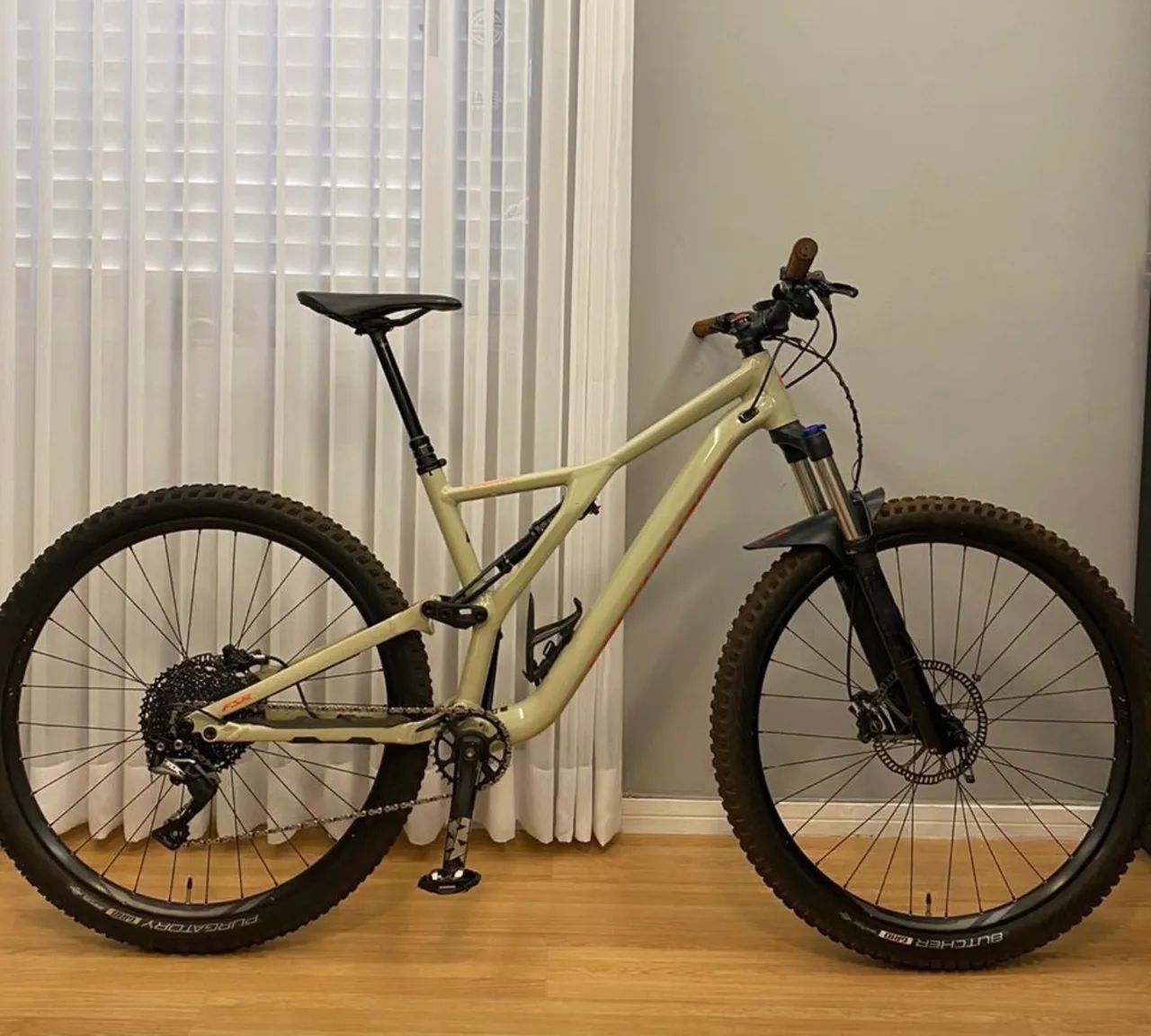 Bicicleta Specialized stumpjumper 2019 Tamanho L  - Foto 2