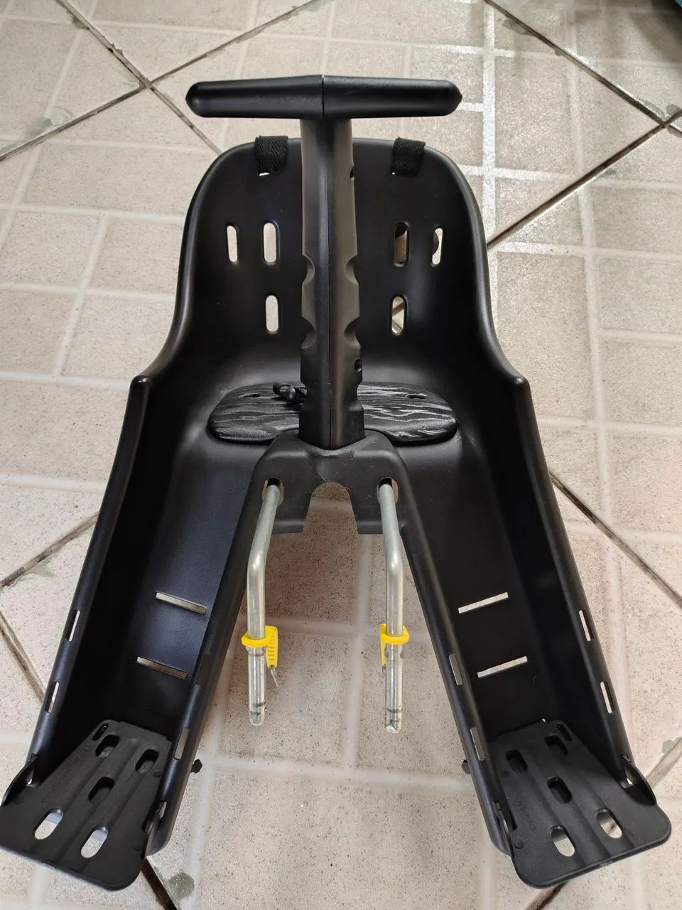 Cadeirinha para bebê de bicicleta.