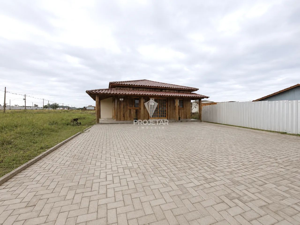 Sala Comercial Disponível Para Locação no Bairro Caverazinho  Araranguá/SC