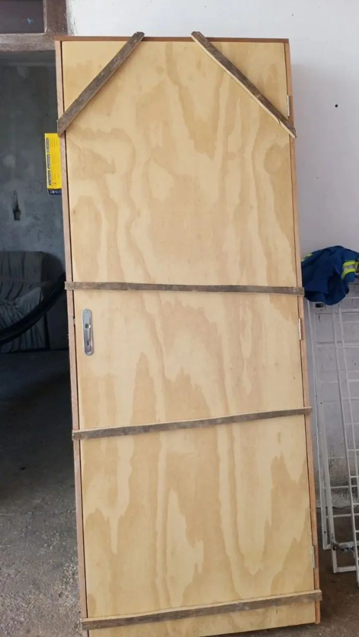 Vendo duas portas de quarto de 80 as duas 