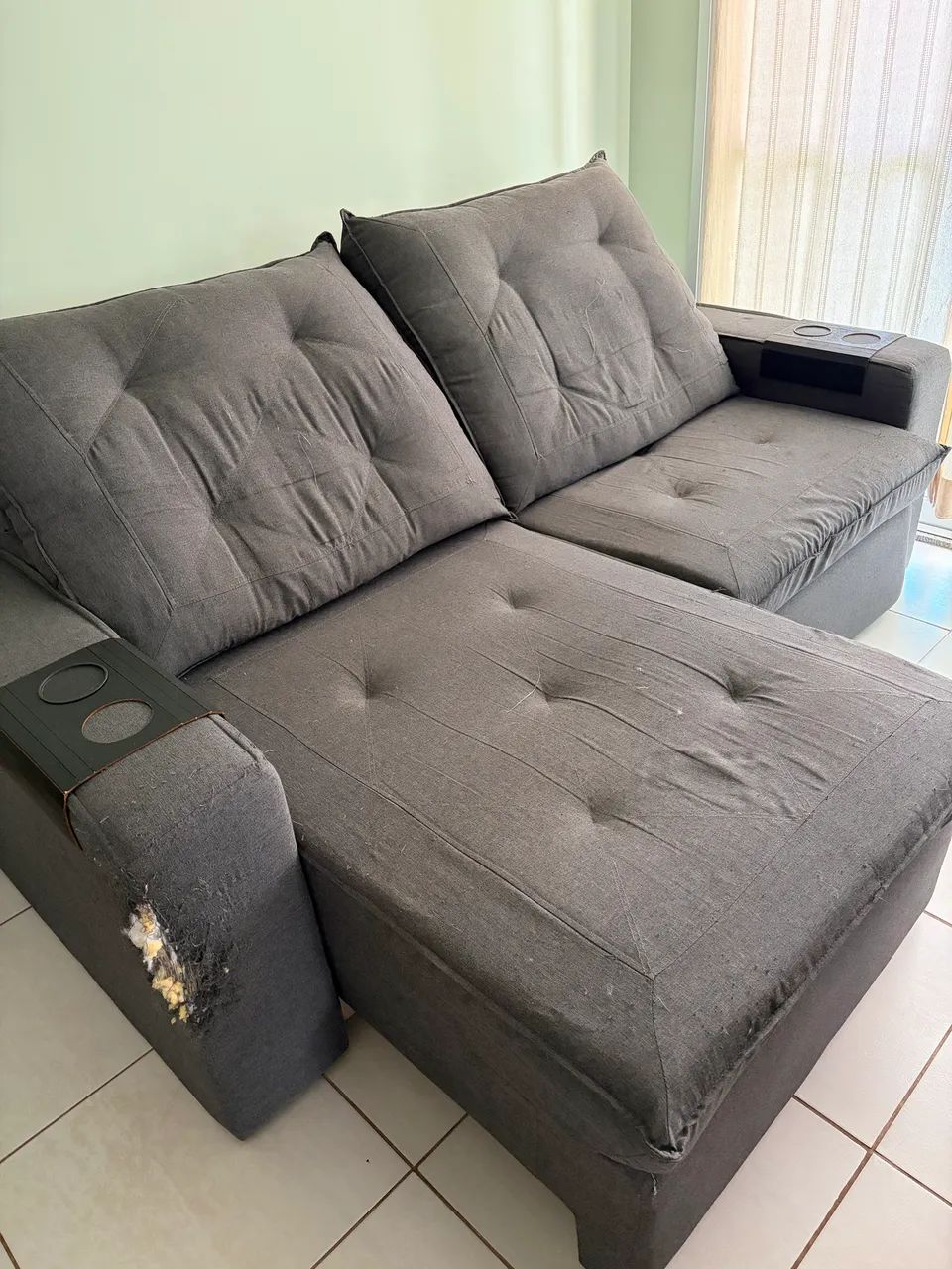 Sofá de linho cinza 