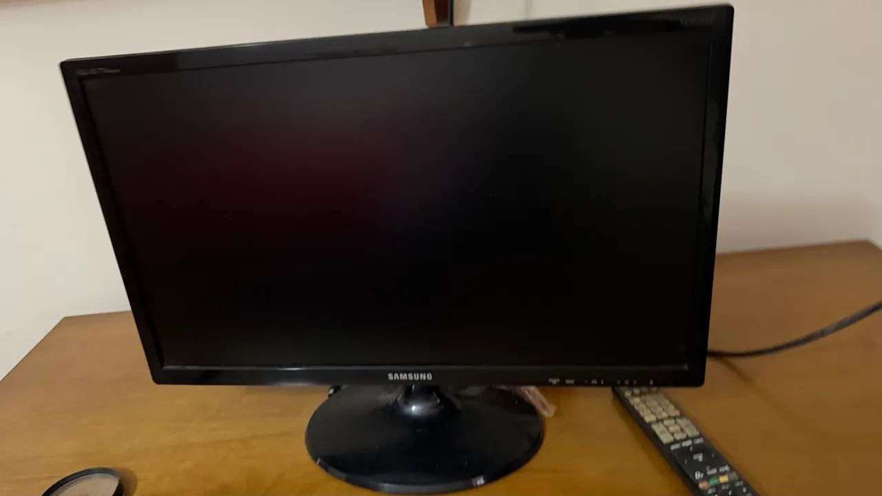 TV Monitor LED de 24 polegadas Samsung T24C310LB (código de modelo LT24C310LBMZD)