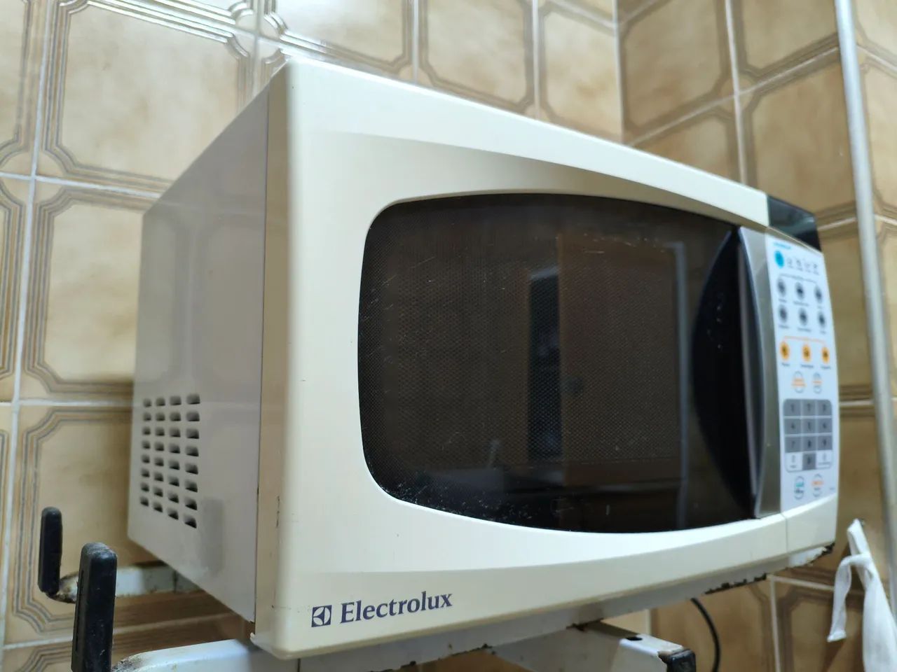 (Funciona perfeitamente) Microondas Electrolux 21L MEF28 - Foto 3