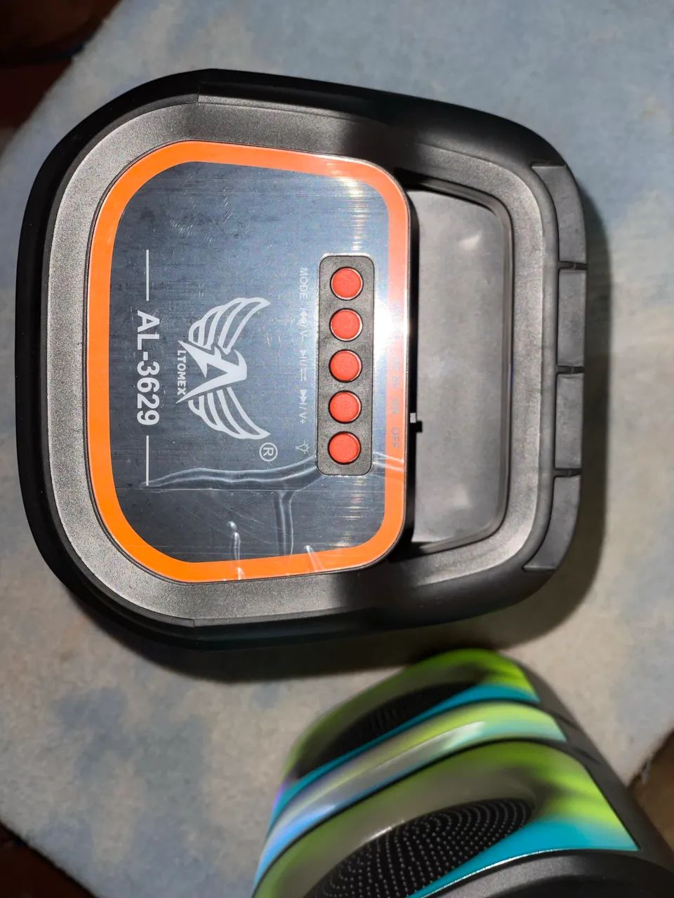 CAIXA DE SOM BLUETOOTH NOVA COM 39CM DE ALTURA 