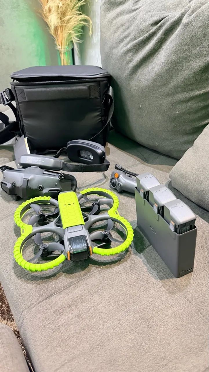 DJI Avata 2 - Combo Fly More - Foto 2