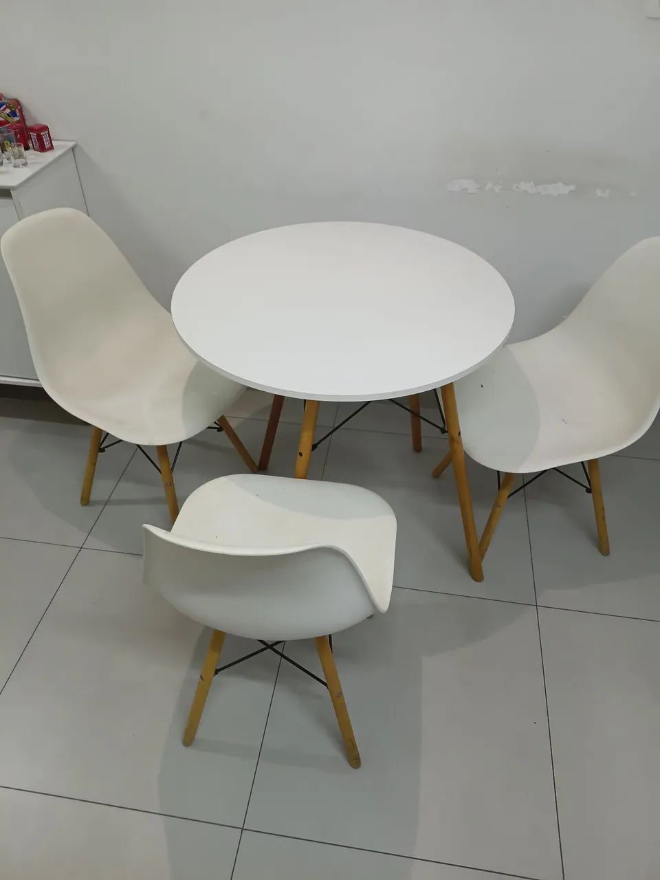 Mesa com 3 cadeiras  - Foto 2
