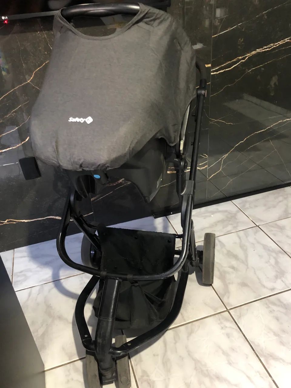 Carrinho Moisés e bebê conforto completo 