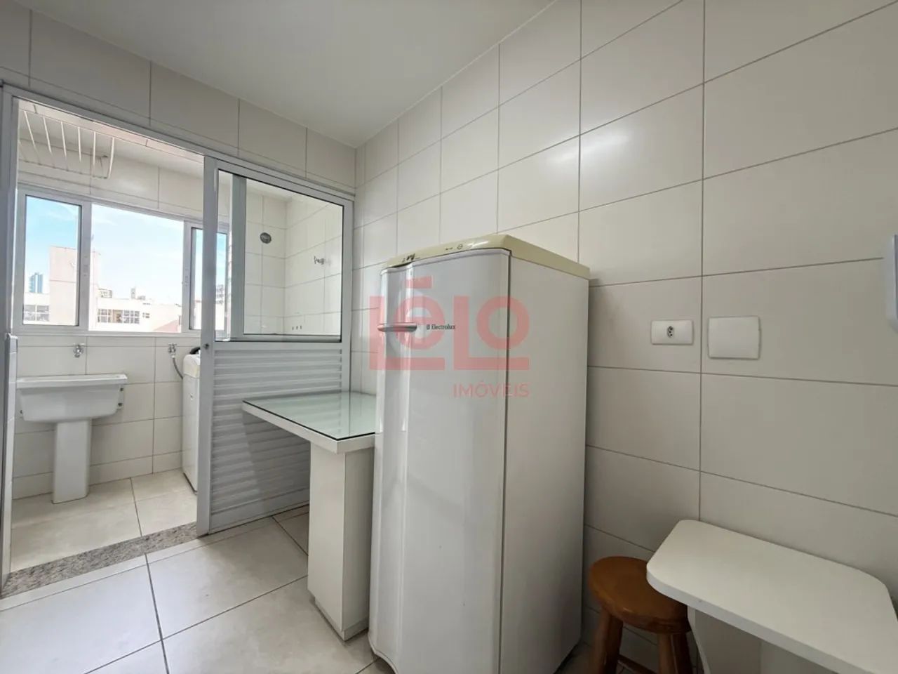 Apartamento mobiliado para alugar em Maringá, na Zona 07, com 2 quartos, suíte, sacada e g - Foto 5