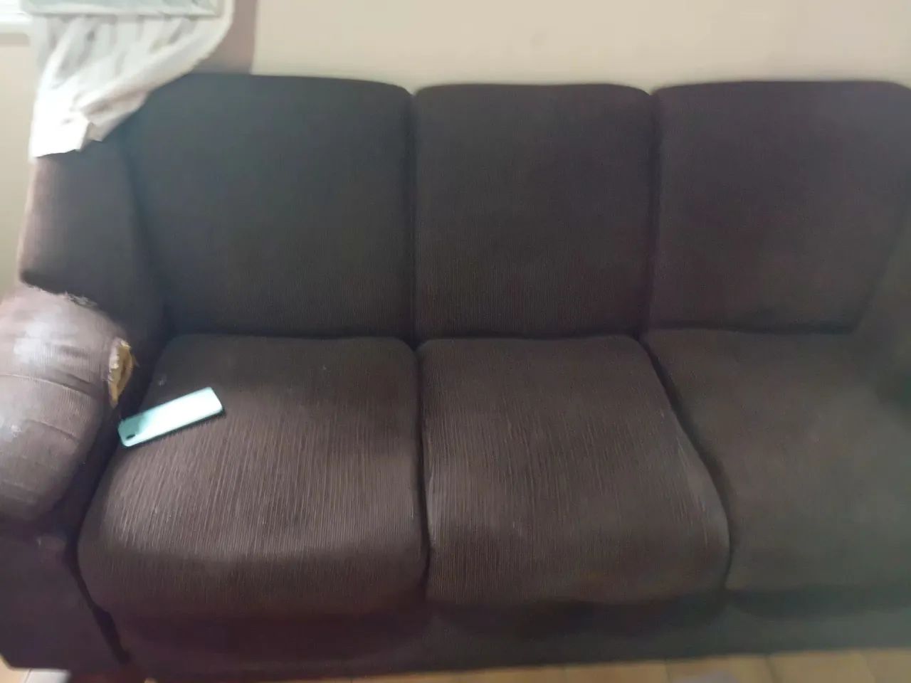 Sofá 3 lugares com puff - Foto 2