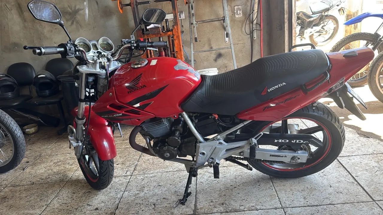 CBX Tiwster Carburada - Foto 4