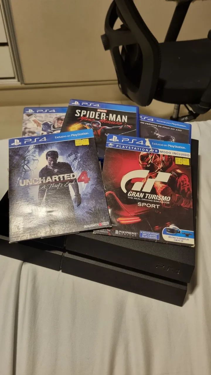 PS4 500GB Console + Alguns jogos (1 Controle incluso)
