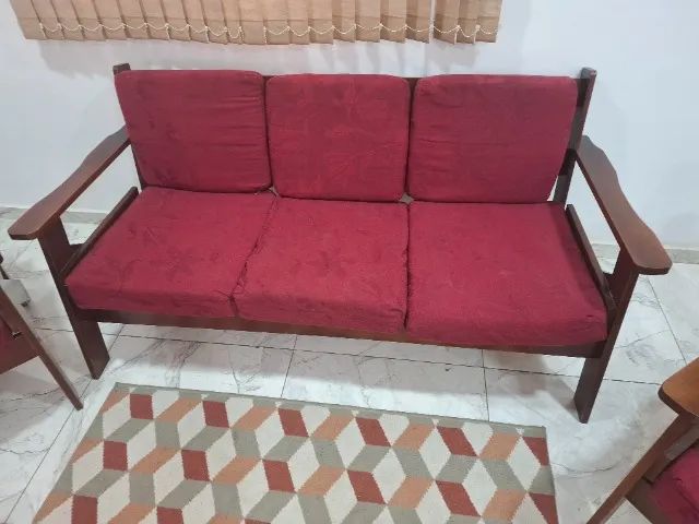 Conjunto de sofá madeira maciça 3 lugares e 2 poltronas  - Foto 2