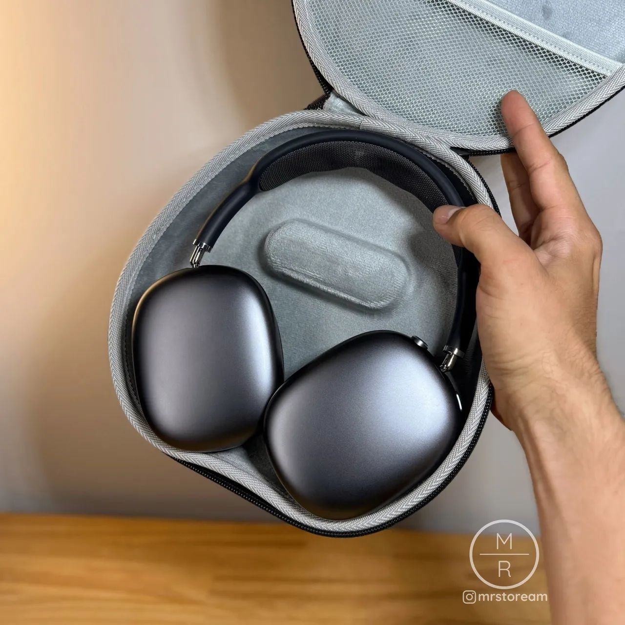 Case Rígida para AirPods Max / 18x no cartão - Fones de Ouvido