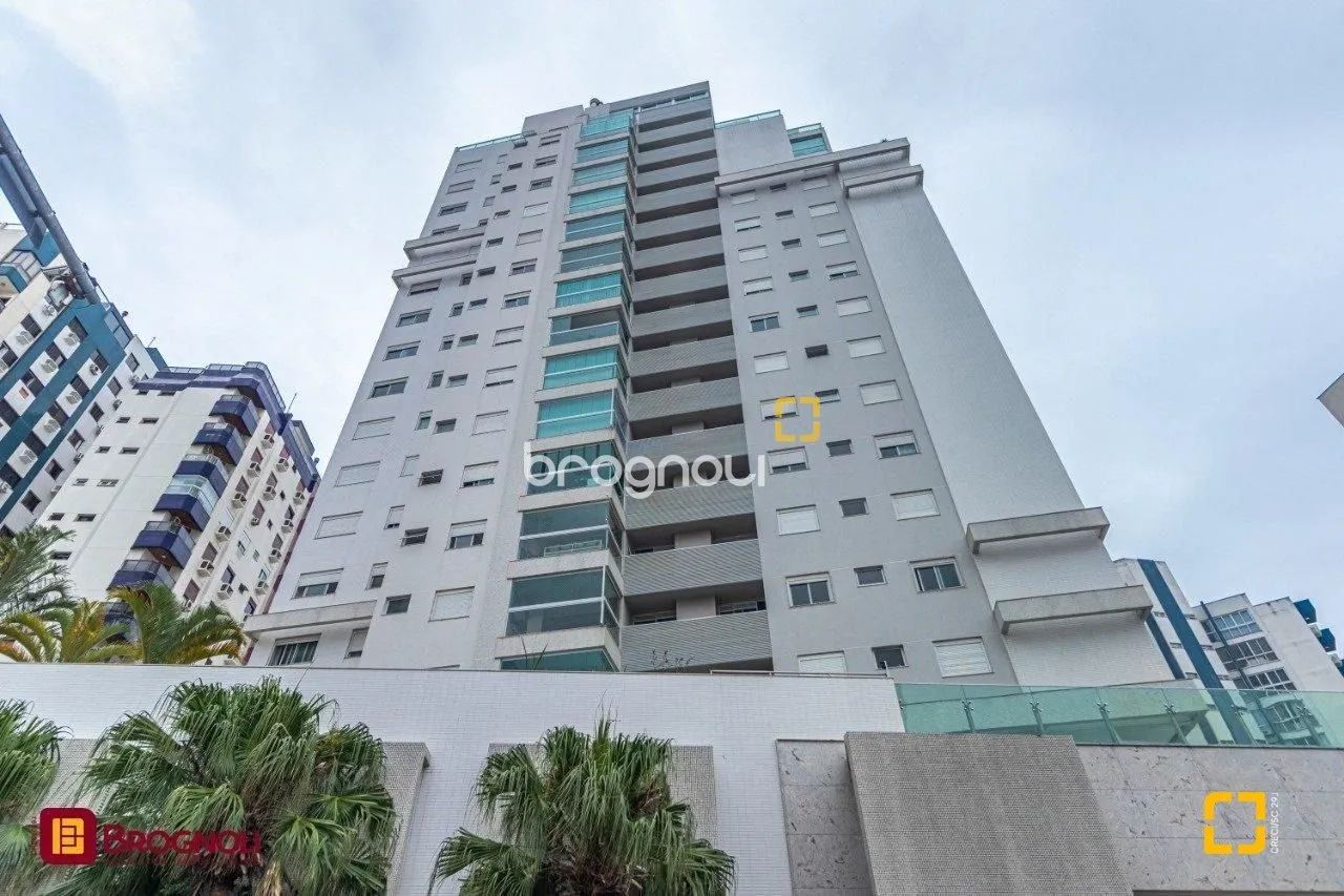 Apartamento mobiliado com 2 suítes à venda, no Centro de Florianópolis