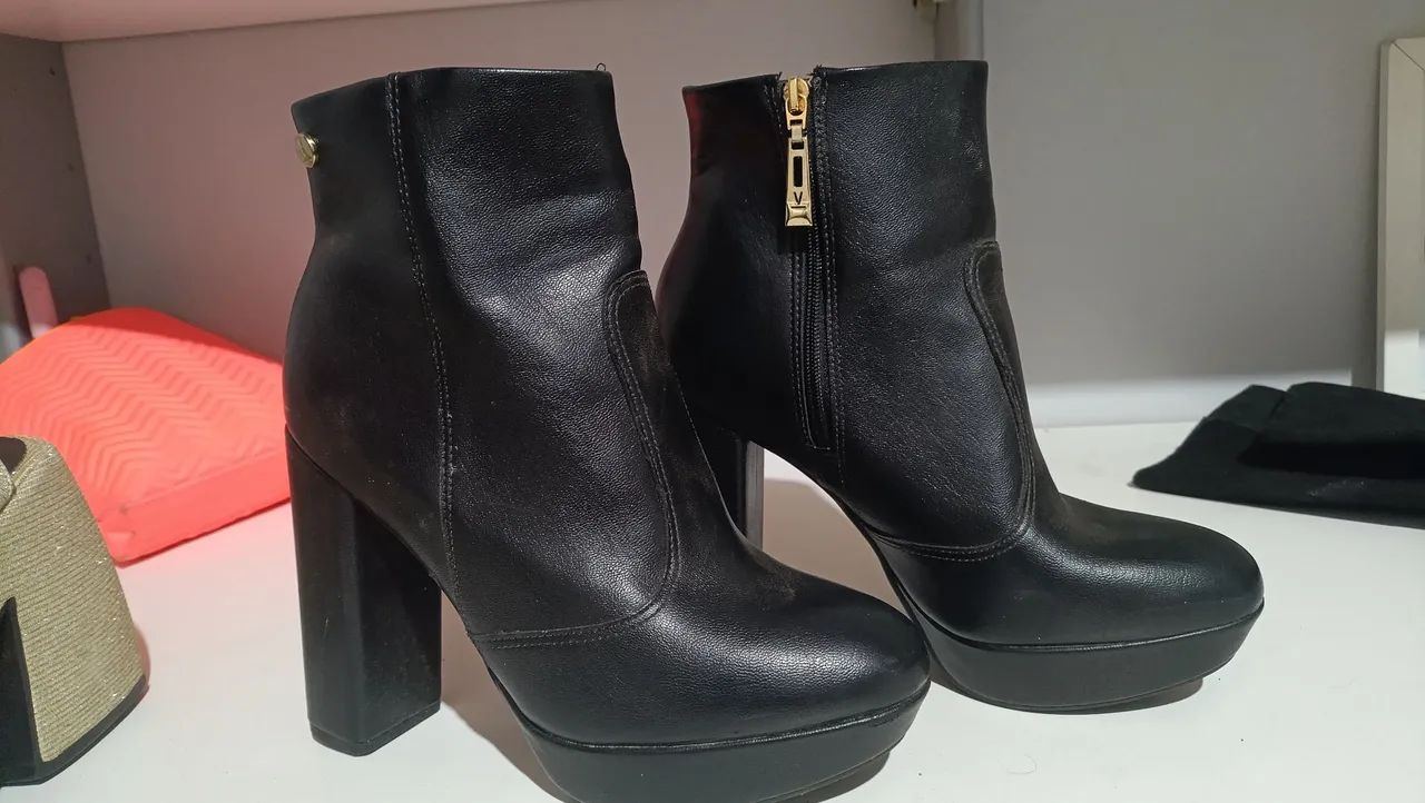 Bota salto alto
