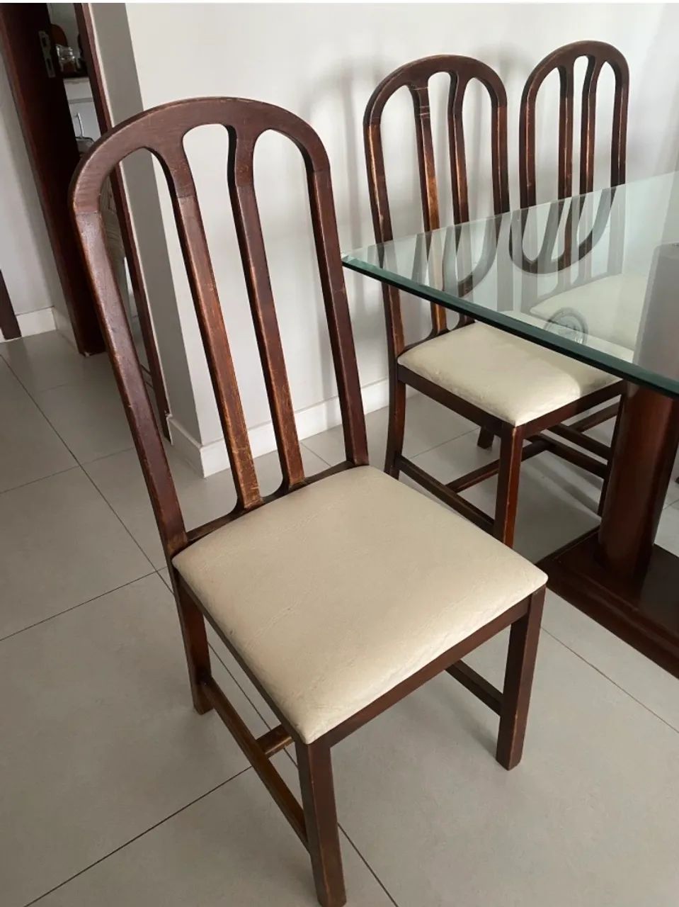 Mesa com tampo de vidro com 6 cadeiras - Foto 2