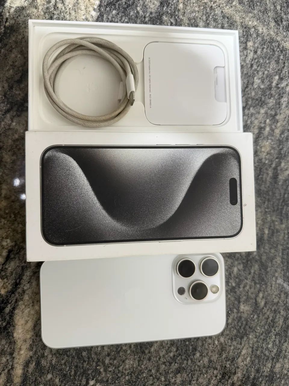 iPhone 15 pro branco 