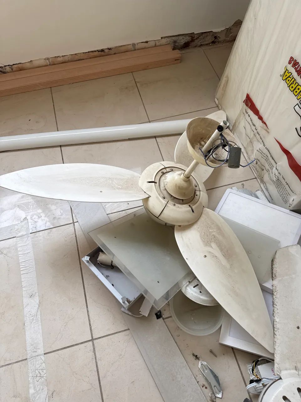 Vendo dois ventiladores funcionando perfeitamente 