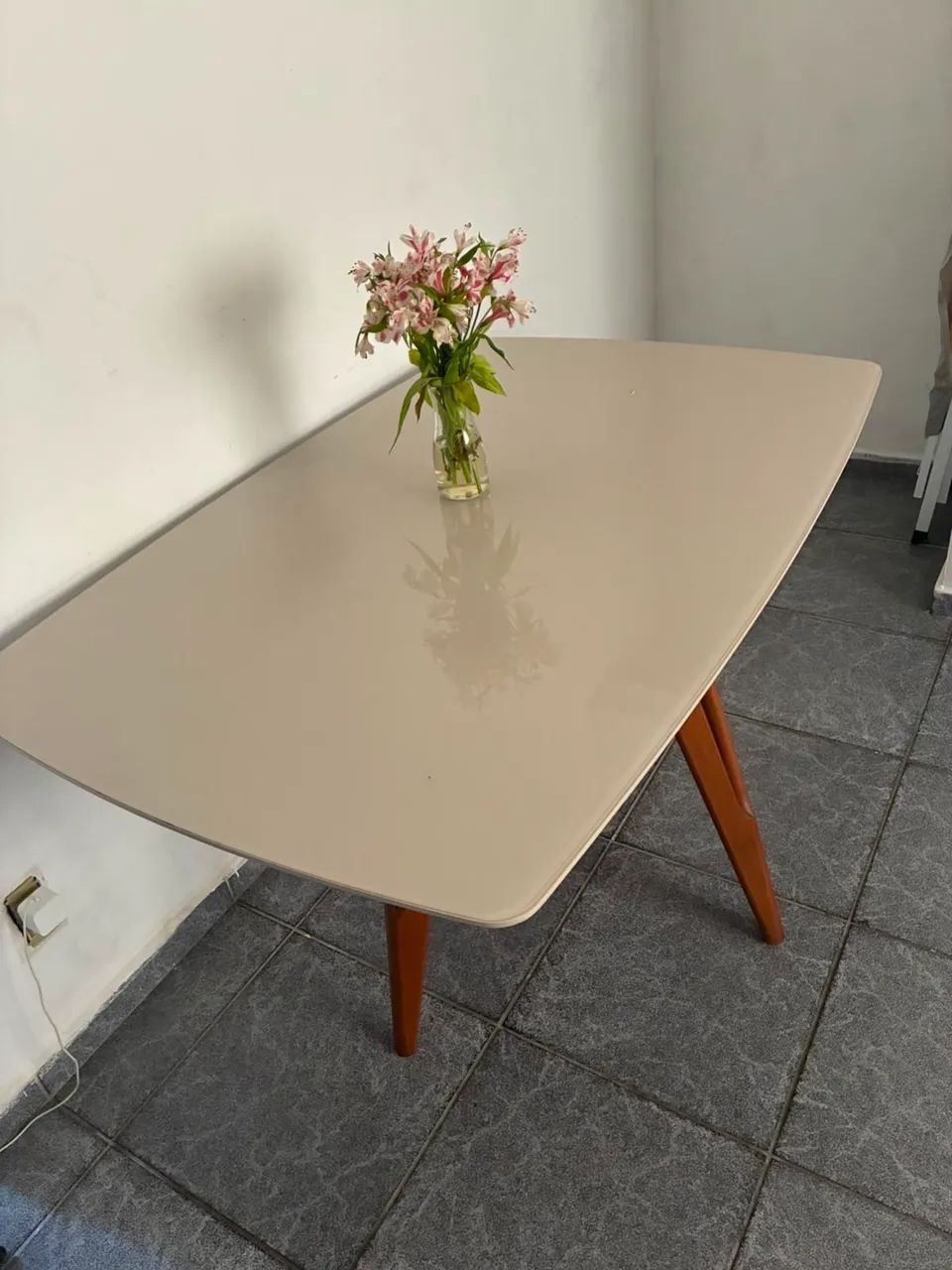 Mesa de Jantar - Excelente Estado (1,42m x 0,90m)