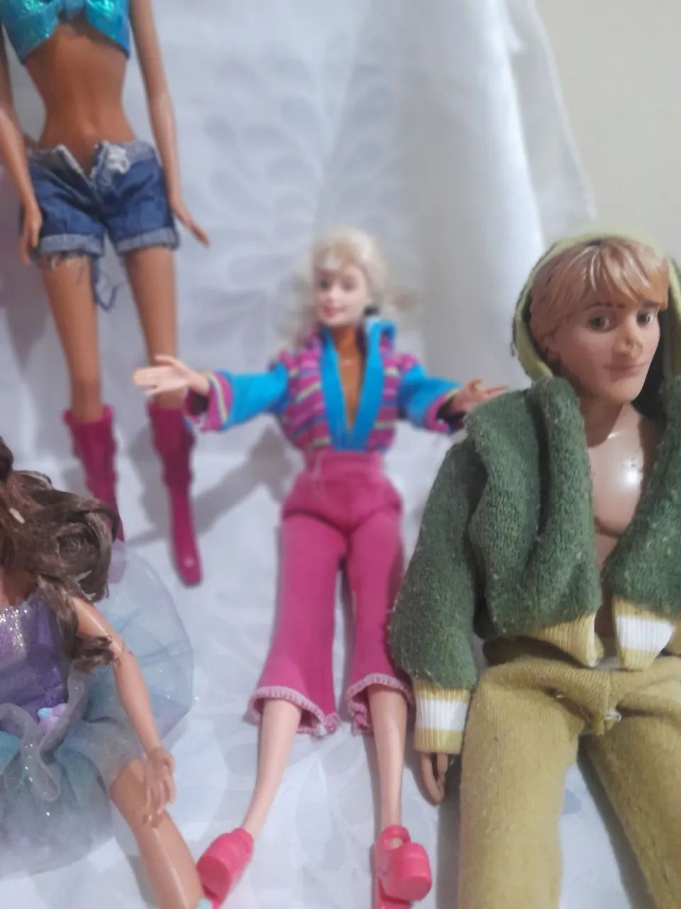 Vendo essas lindas barbie. As cinco - Foto 3