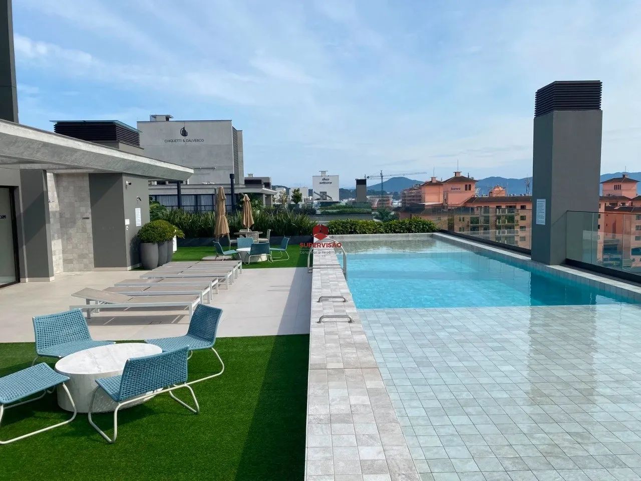 Apartamento com 3 suítes a 100m da praia à venda em Jurerê - Florianópolis/SC. - Foto 2