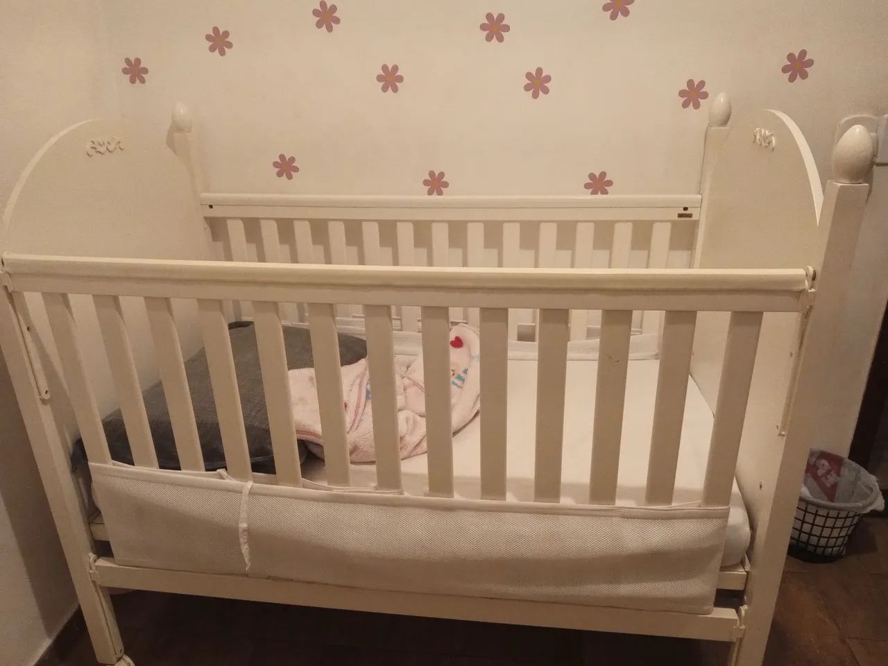 Vendo berço e cômoda ,conjunto de quarto de bebê lindo  - Foto 2